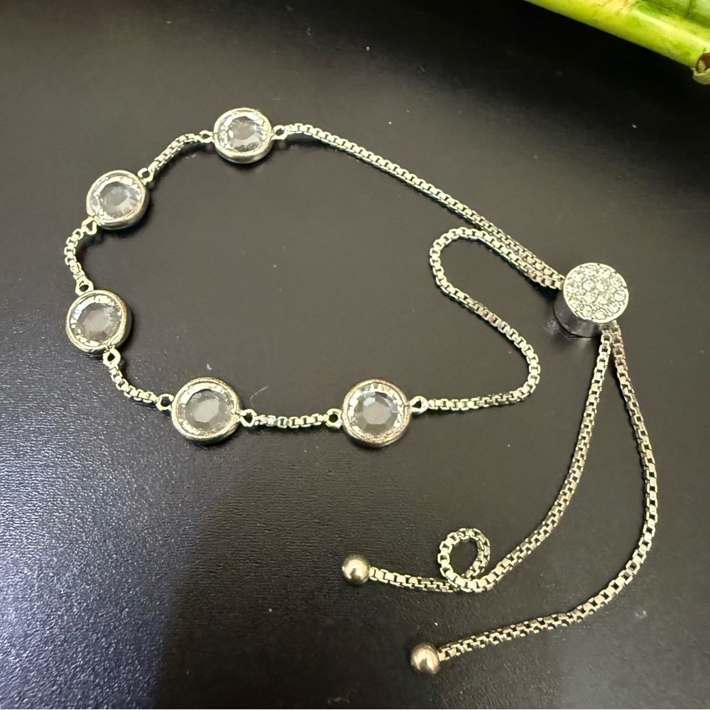 Brilliance Swarovski Crystal Silver-tone Slider Adjustable Bracelet 5g.